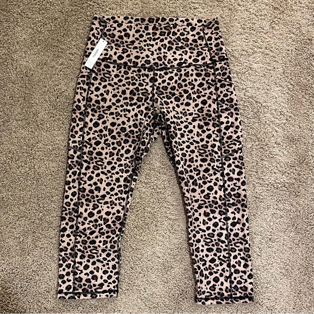 NWT Women’s Leopard Capri Leggings, Size XL